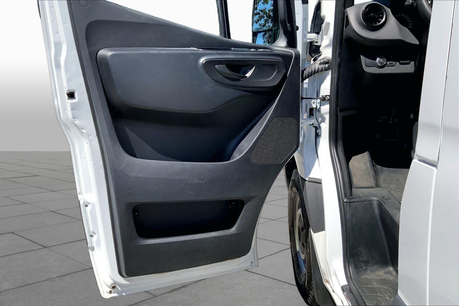 Used 2022 Arctic White Mercedes-Benz  image 23