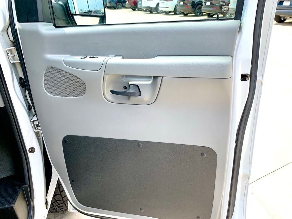 Used 2003 White Ford  image 34