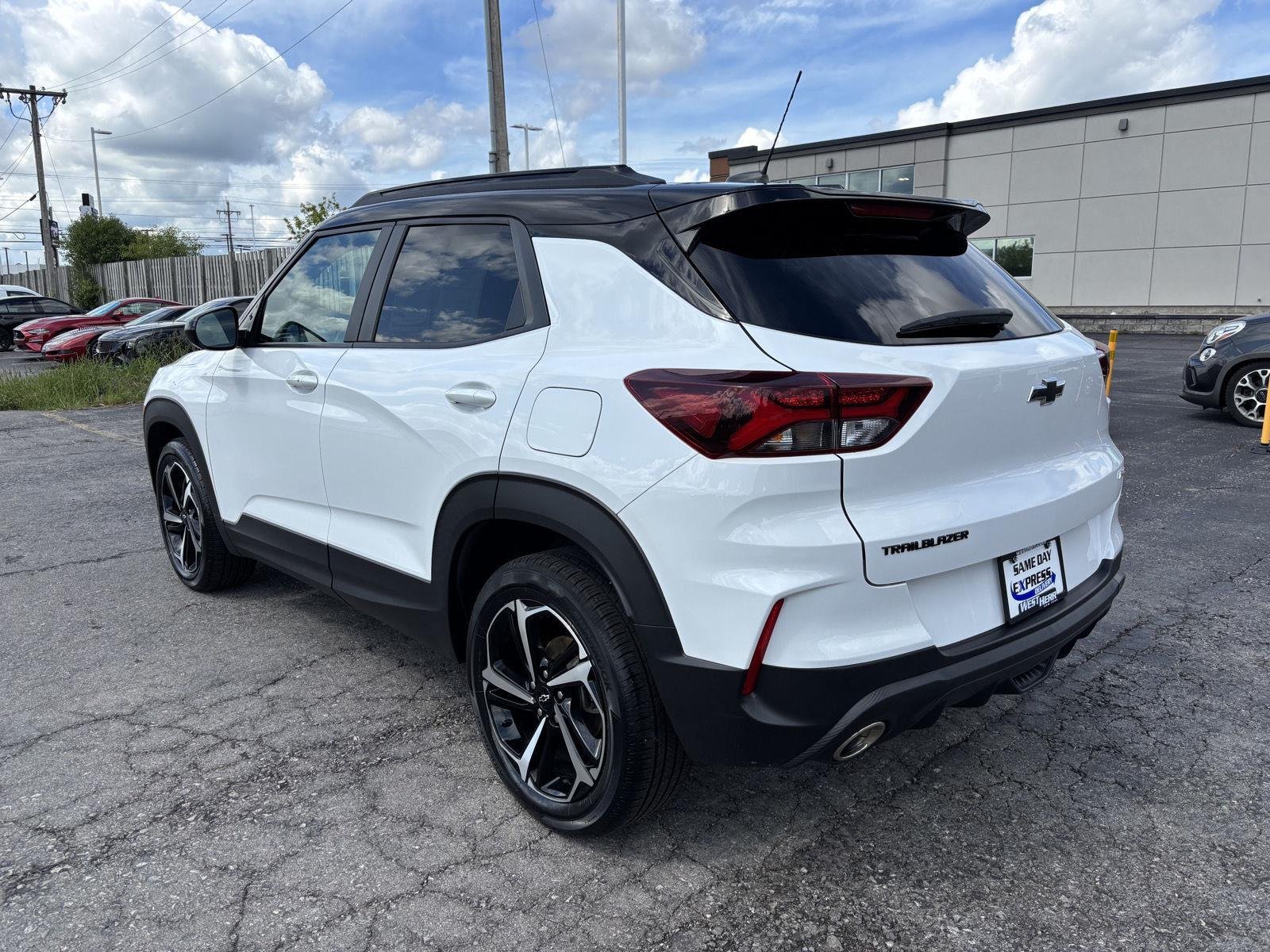 Used 2023 Summit White Chevrolet RS image 5