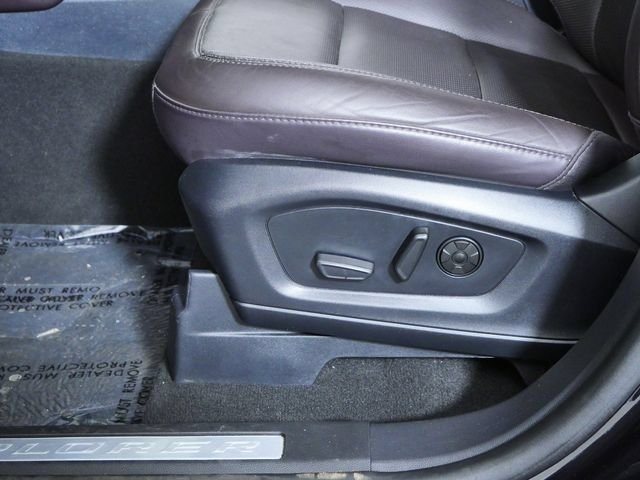 Used 2025 Black Ford Platinum image 17