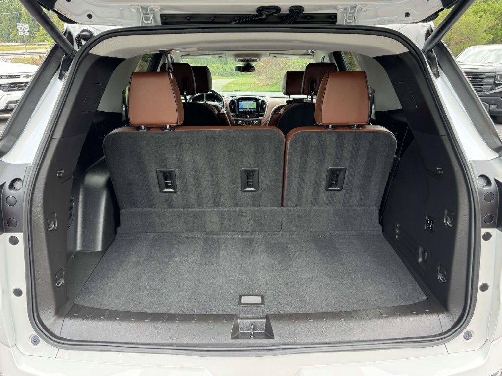 Used 2018 Beige Chevrolet High Country image 17