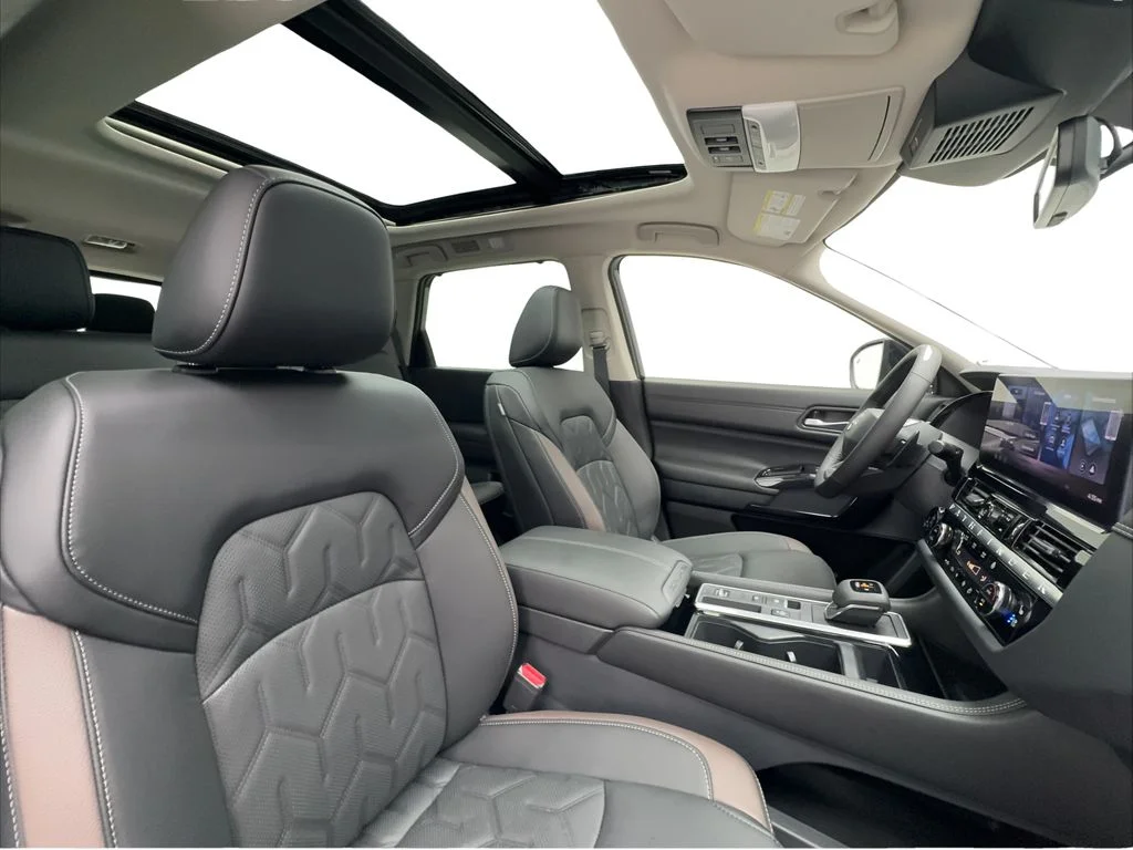 Used 2026 Gray Nissan Platinum image 34
