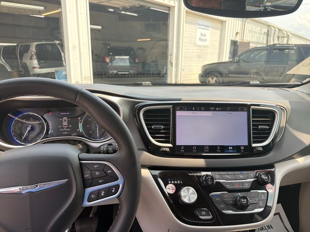 Used 2024 Black Chrysler Touring L image 21