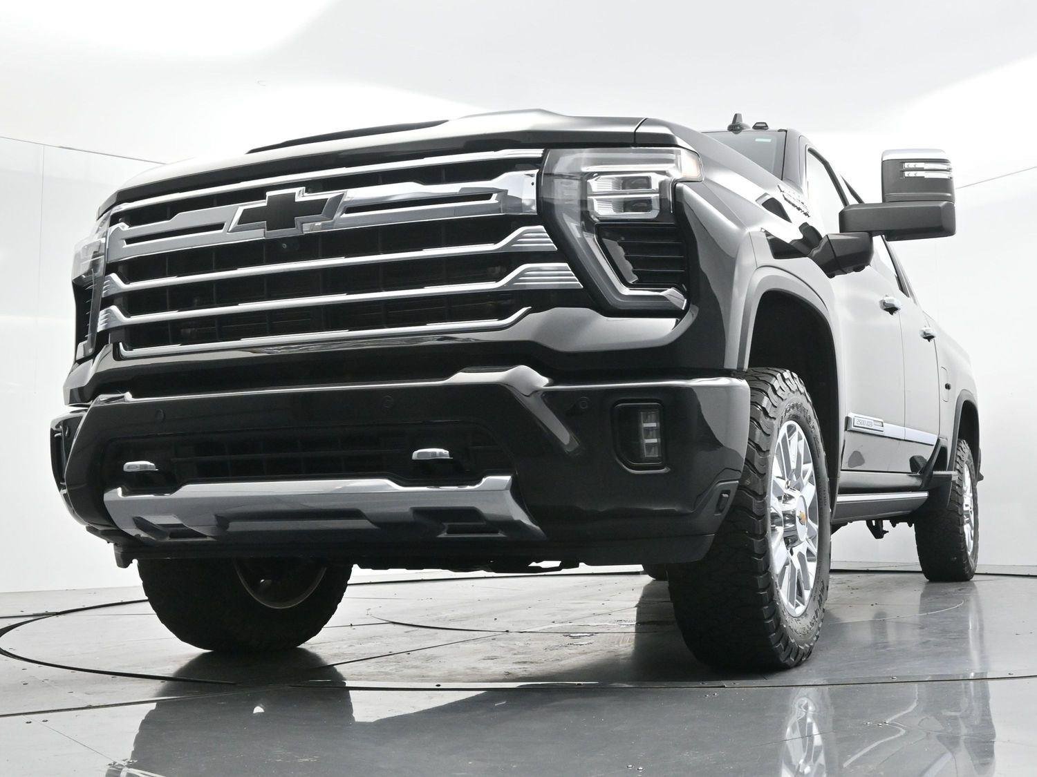 Used 2024 Black Chevrolet High Country image 46