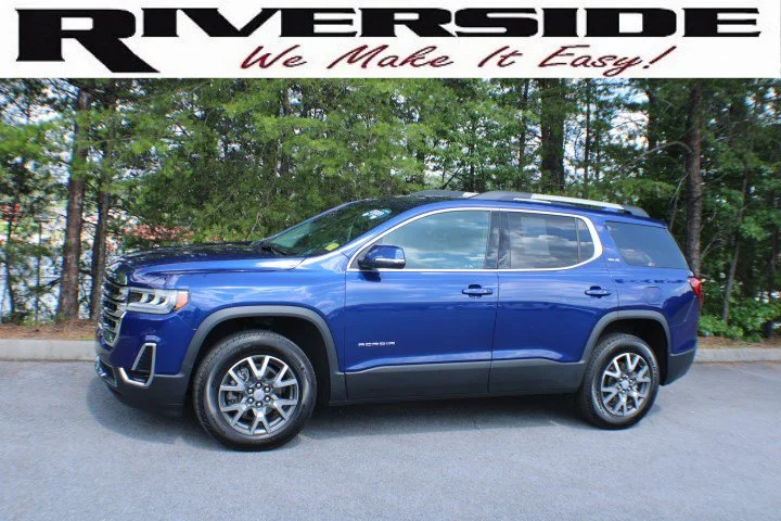 Certified Used 2023 Ultra Blue Metallic GMC SLE image 4