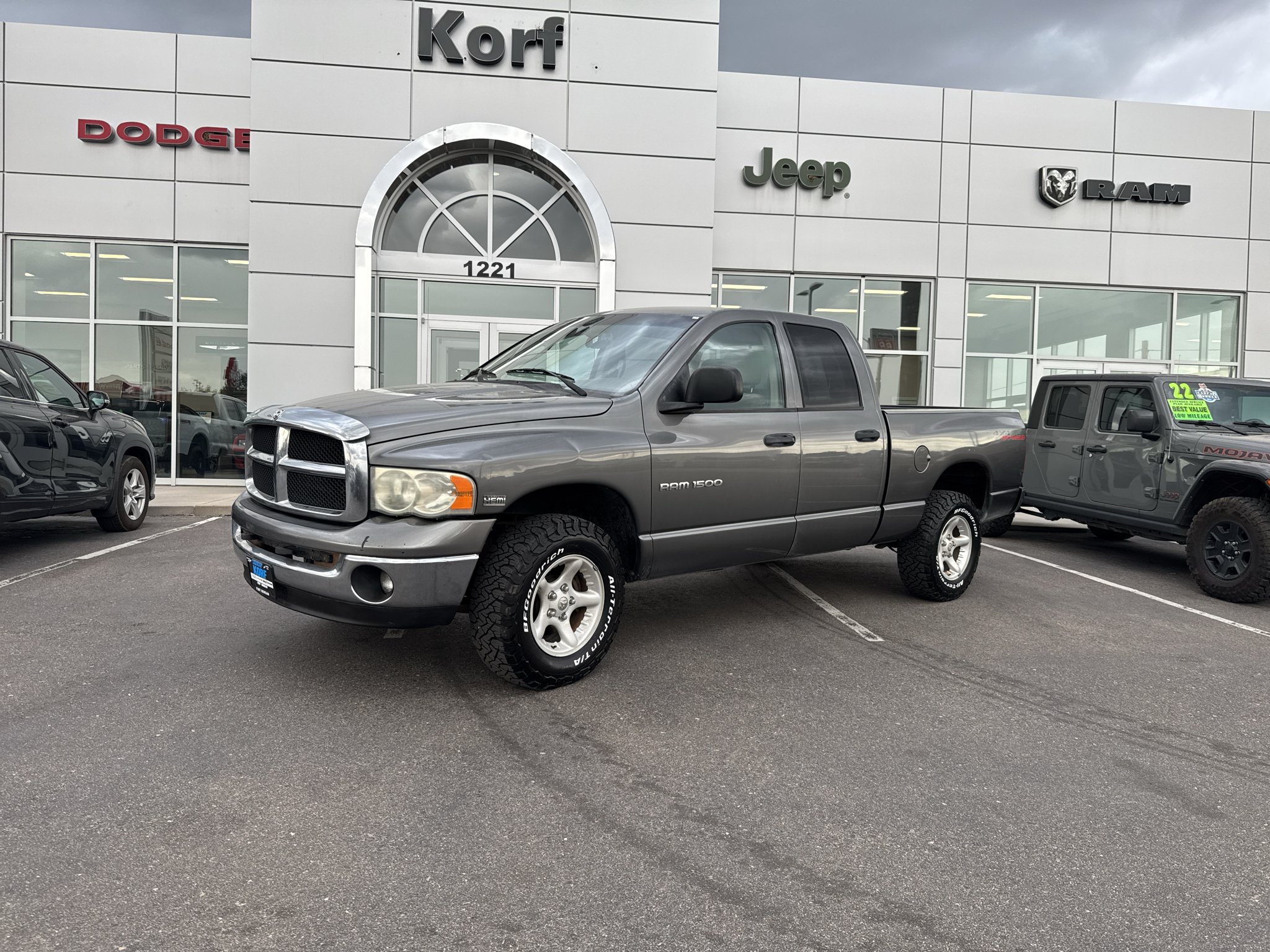 Used 2005 Gray Dodge SLT image 38