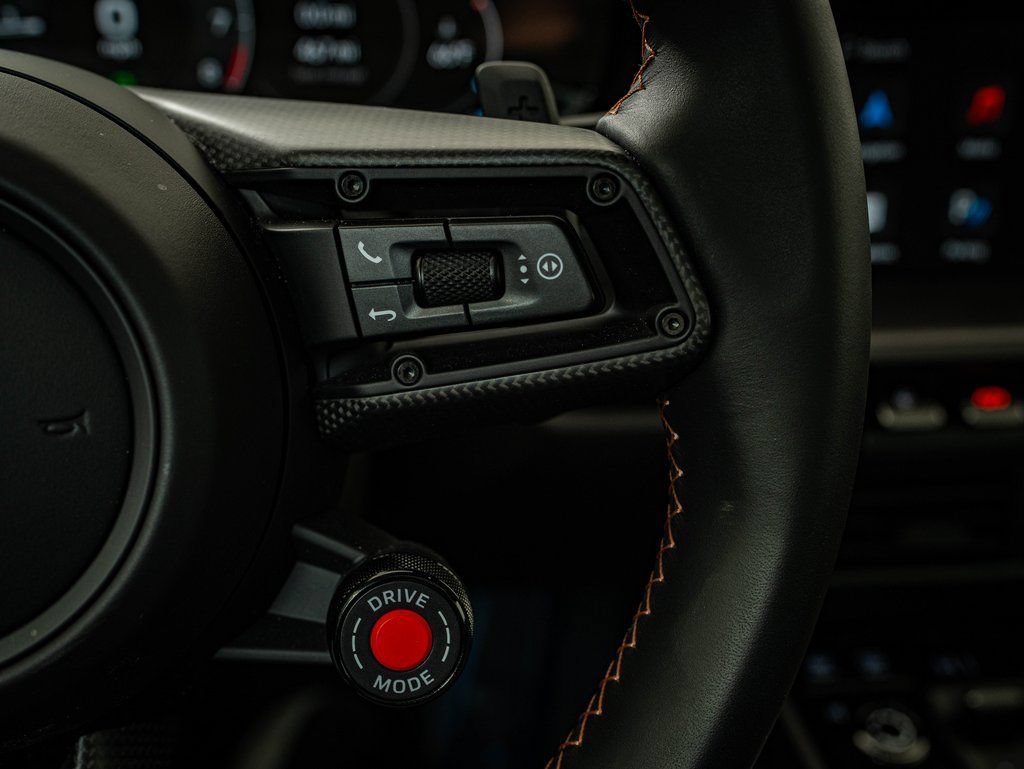 2025 Porsche 911 GTS - Photo 39