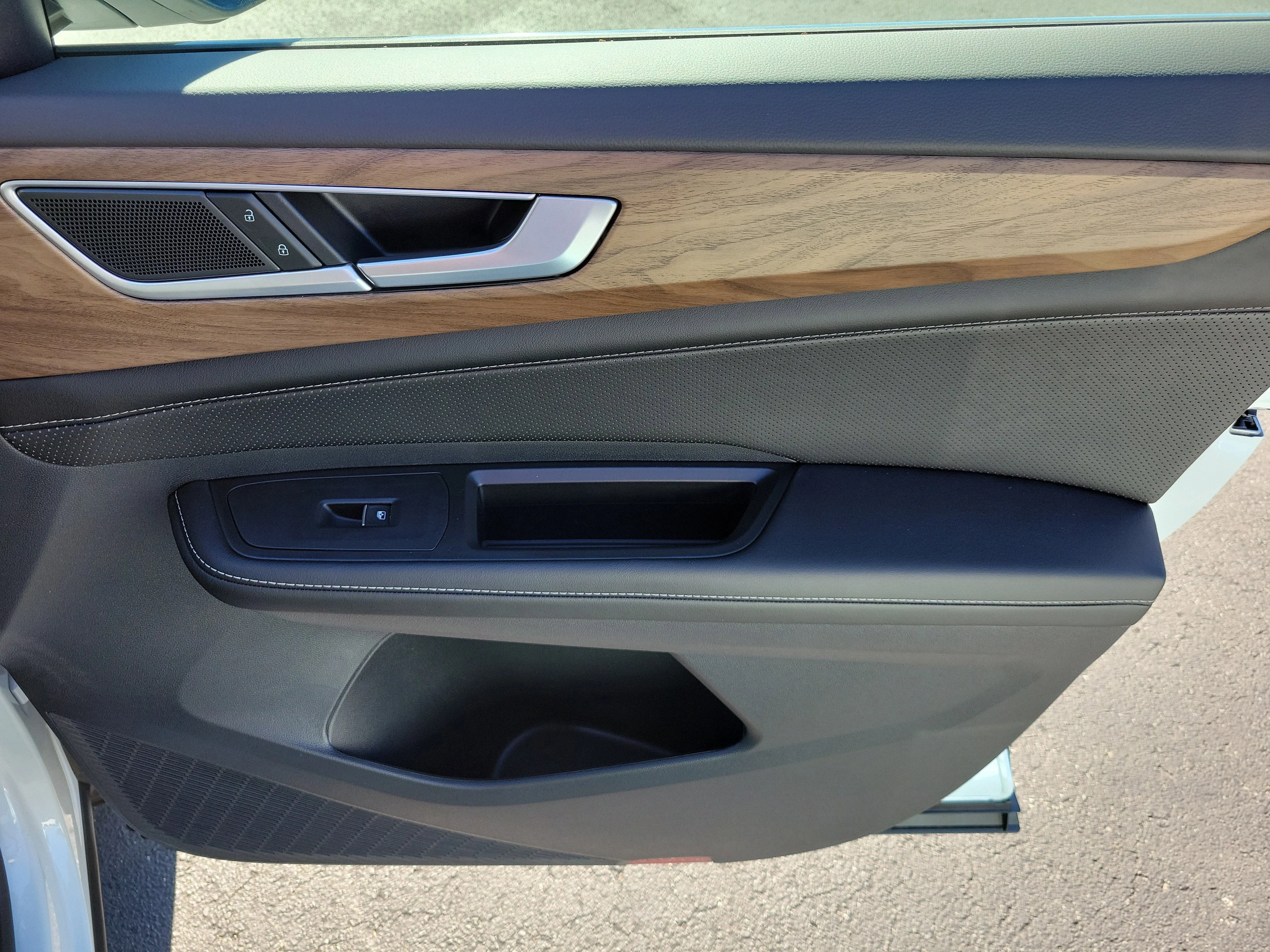 2026 Volkswagen Atlas SE w/Tech - Photo 8