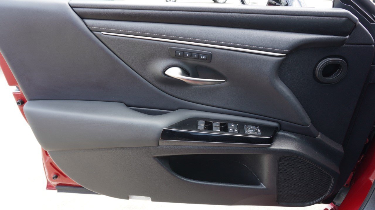 Used 2022 Red Lexus ES 350 image 19