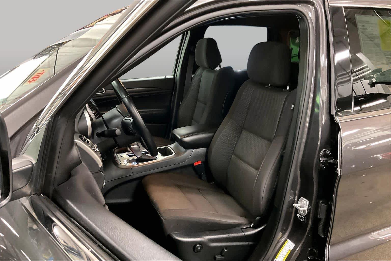 Used 2021 Granite Crystal Metallic Clearcoat Jeep Laredo E image 8