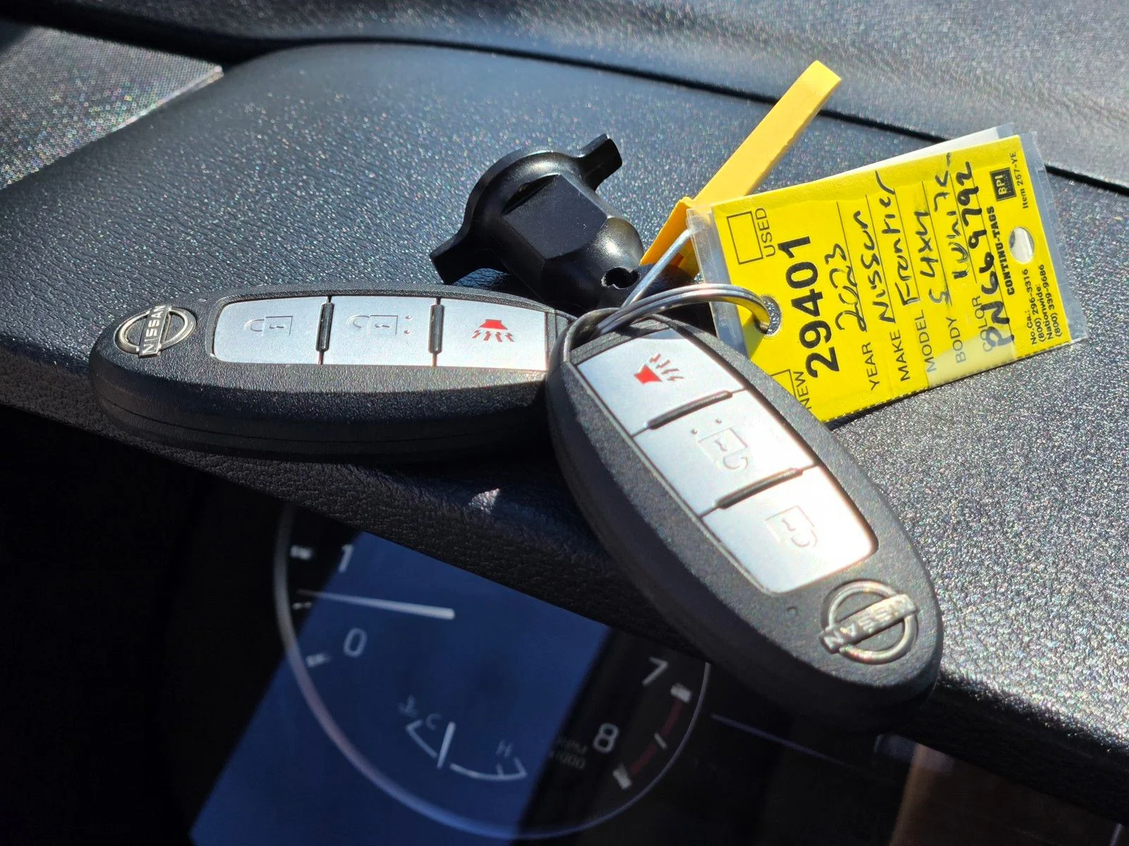Used 2023 Glacier White Nissan S image 34