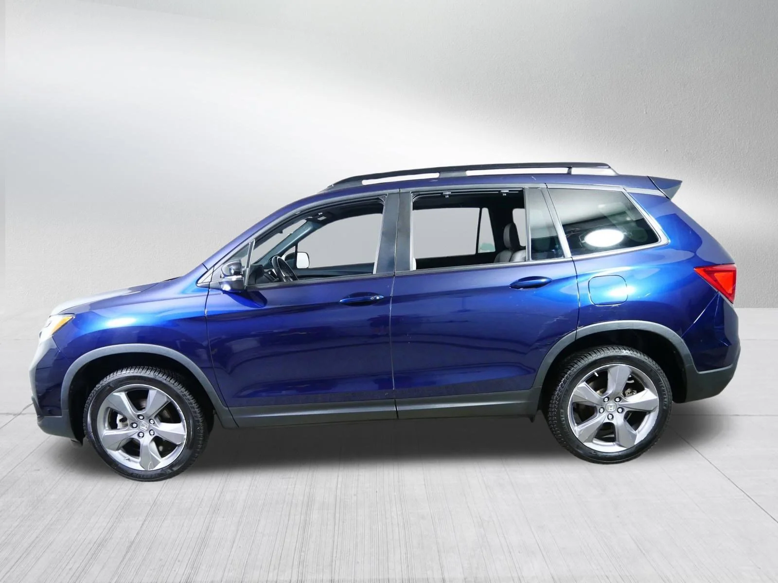 Used 2019 Obsidian Blue Pearl Honda Touring image 4