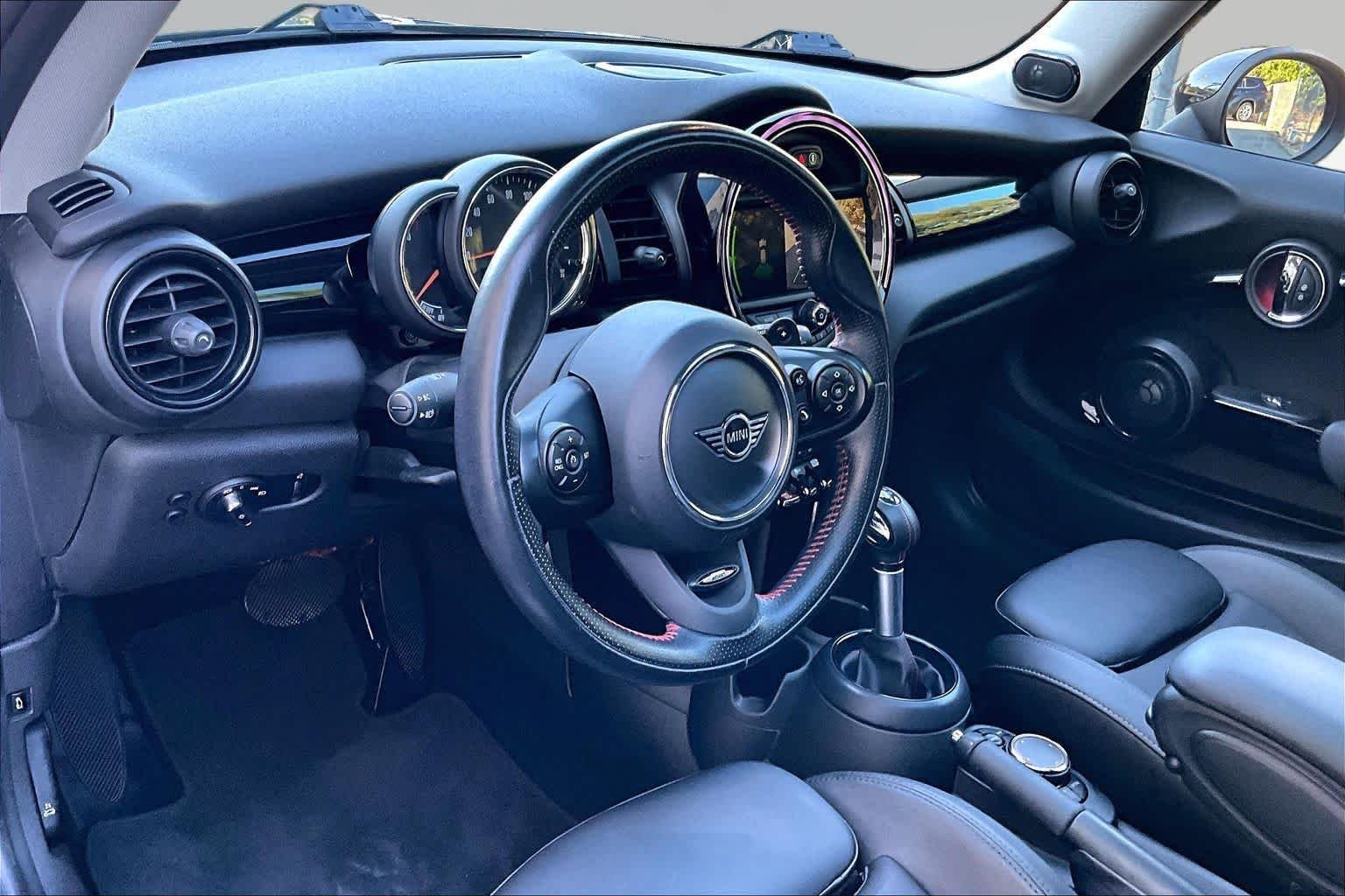 Used 2019 Thunder Grey Metallic MINI Cooper S image 18