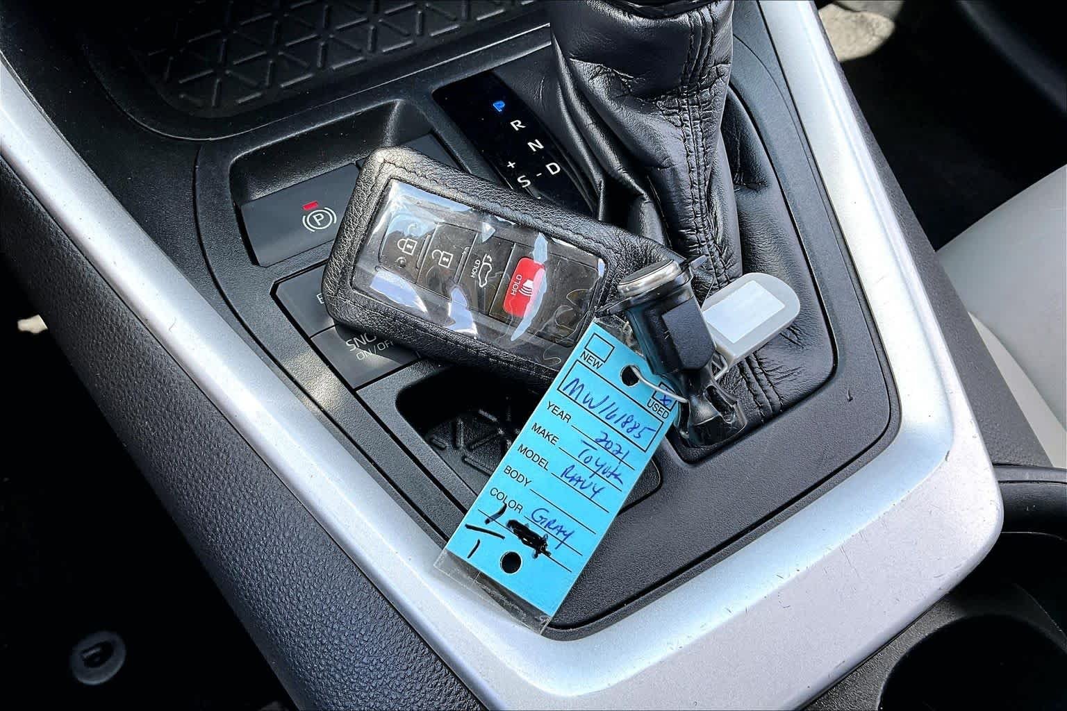 Used 2021 Magnetic Gray Metallic Toyota XLE Premium image 15
