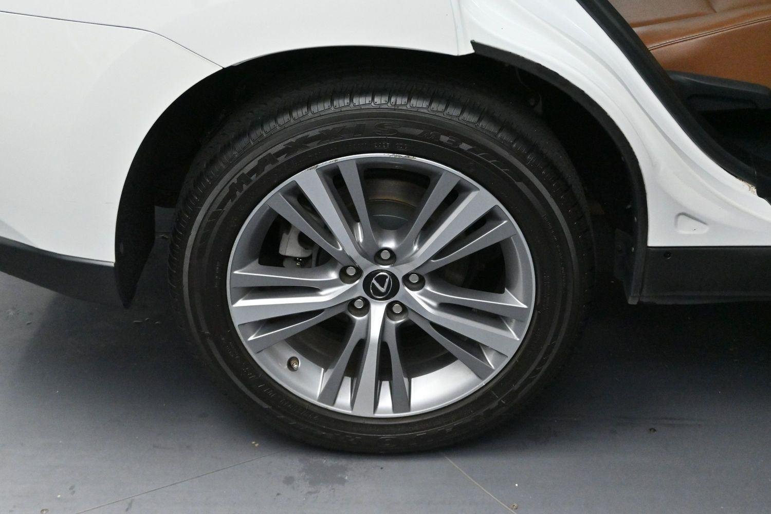Used 2015 Starfire Pearl Lexus Base image 34