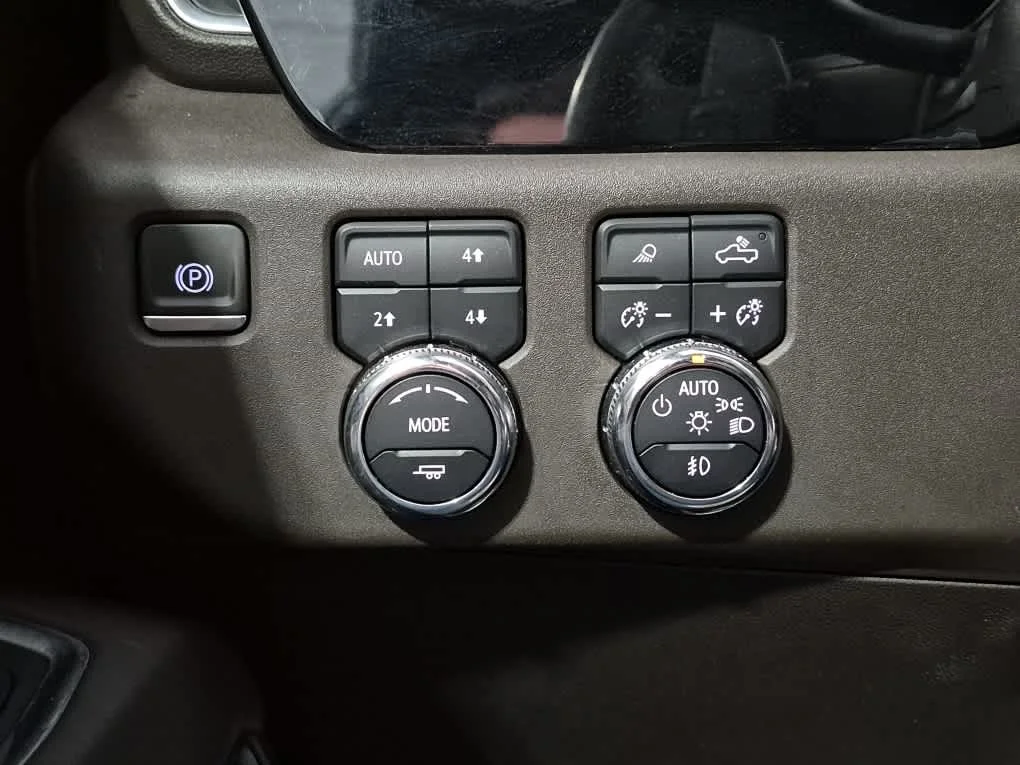Used 2023 Onyx Black GMC SLT image 21