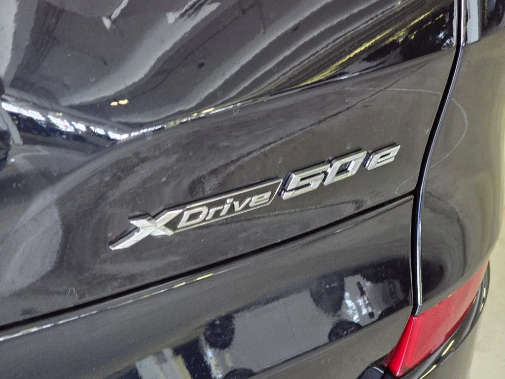 New 2026 Carbon Black Metallic BMW xDrive50e image 7