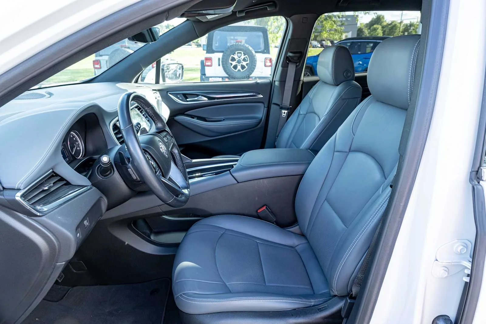 Used 2024 White Frost Tricoat Buick Essence image 28