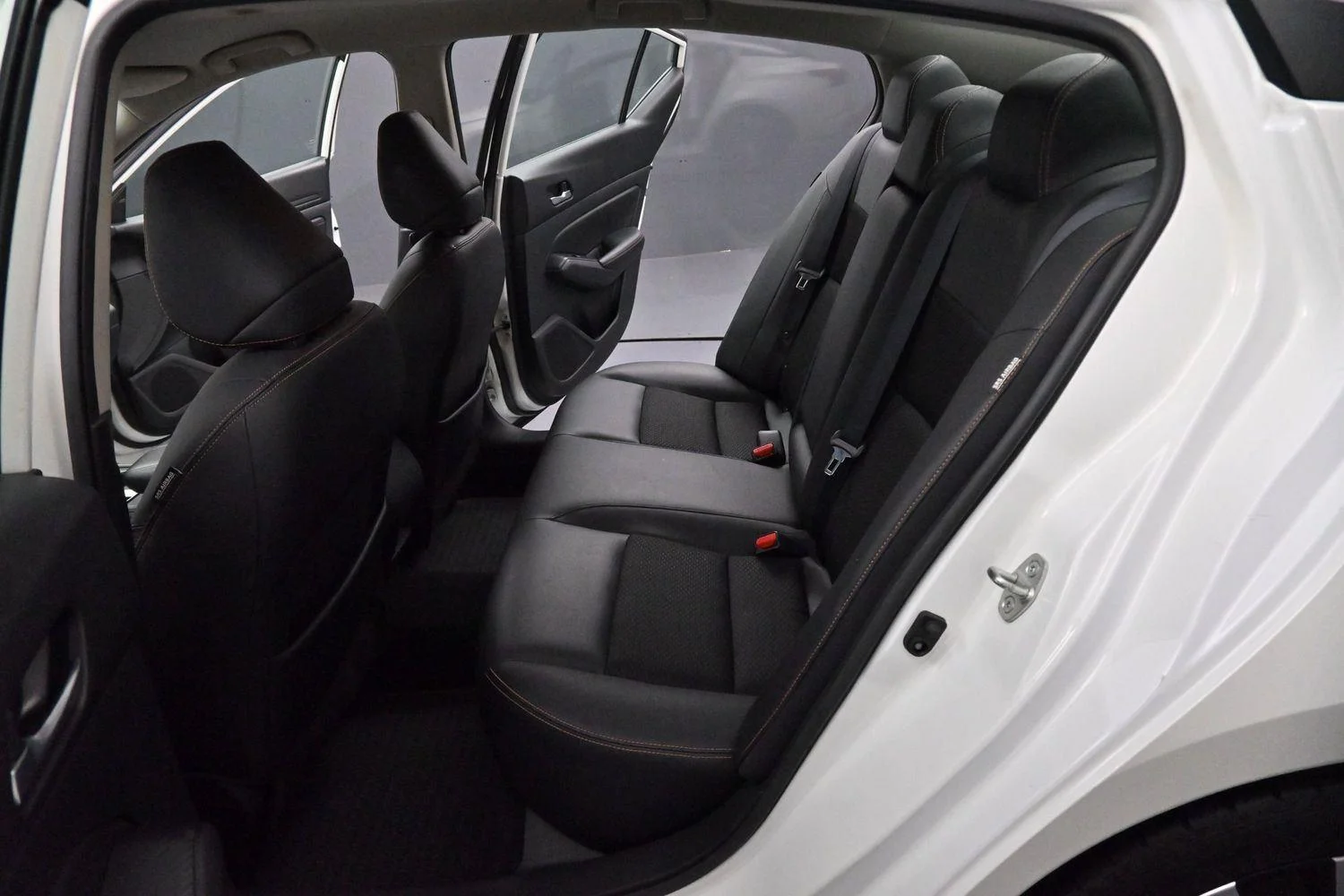 Used 2020 Pearl White Tricoat Nissan 2.5 SR image 26