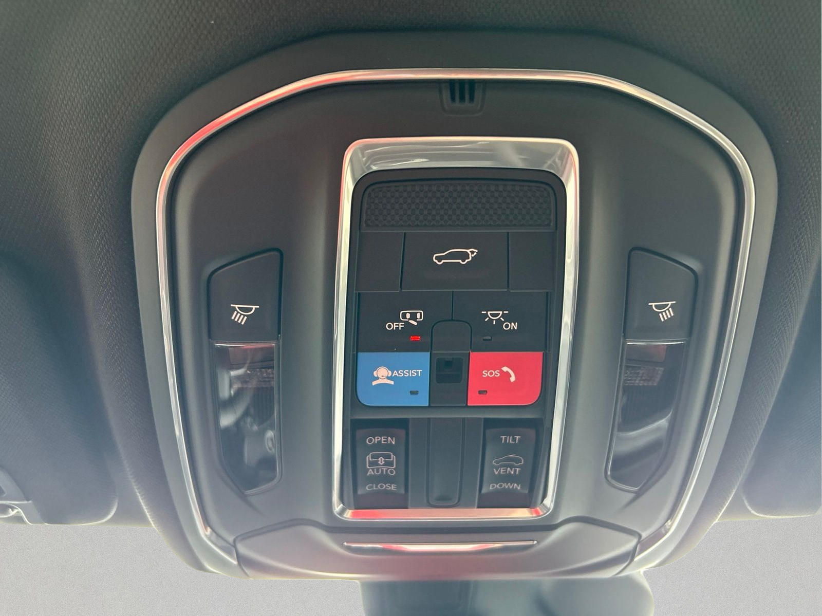 New 2026 Baltic Gray Metallic Clearcoat Jeep Laredo X image 31