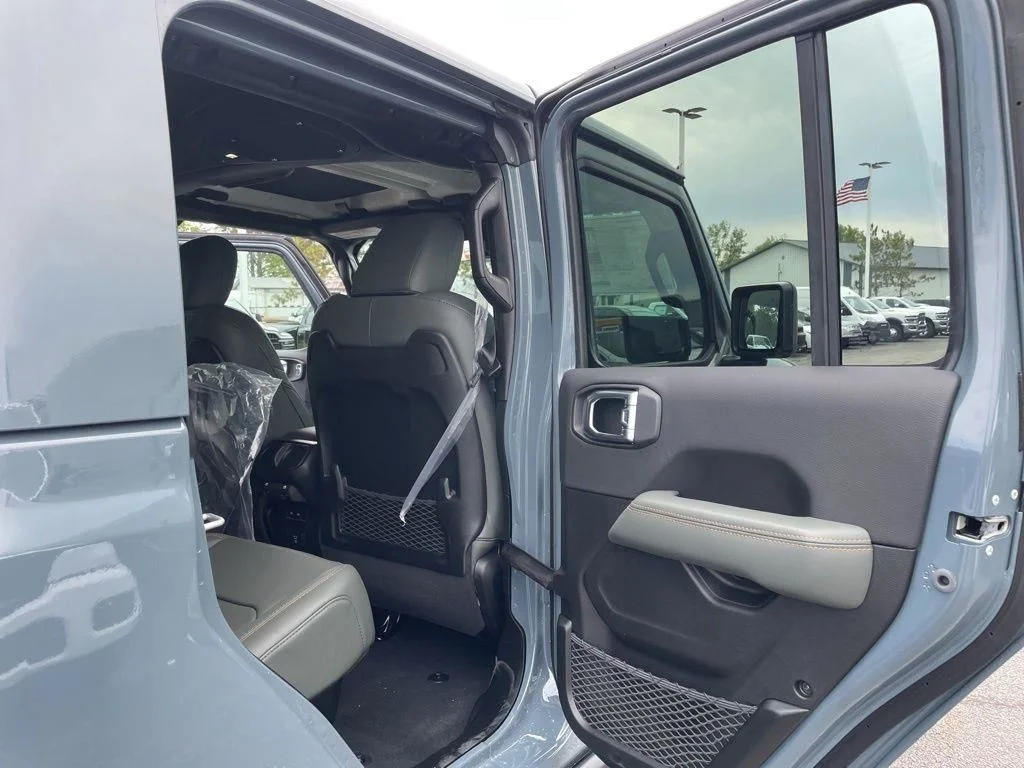 New 2026 Anvil Clear-Coat Exterior Paint Jeep Mojave X image 33