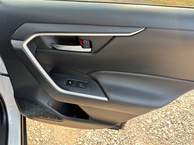 Used 2023 Ice Toyota SE image 19