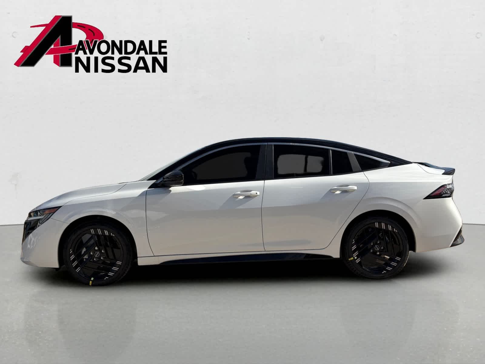 New 2027 Aspen White Tricoat/Super Black Nissan SR image 4