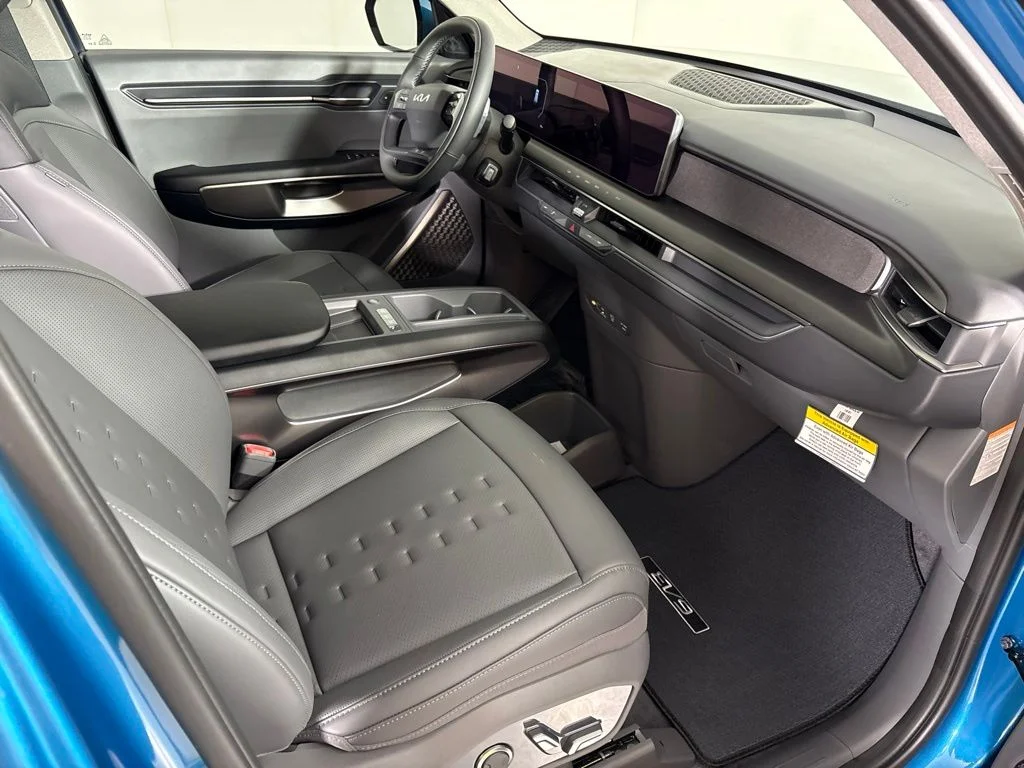 New 2026 Ocean Blue Kia Wind AWD image 18