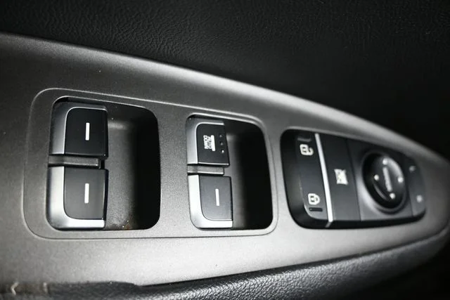 Used 2018 Black Kia S image 24