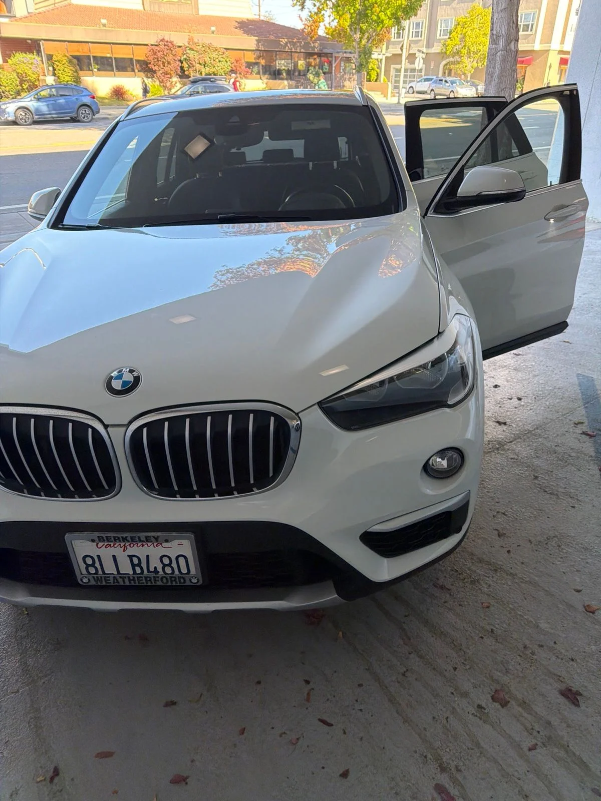 Used 2019 White BMW xDrive28i image 1