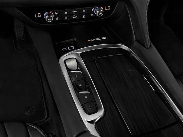 Used 2022 White Frost Tricoat Buick Avenir image 9