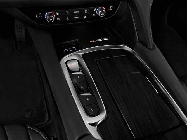 Used 2022 White Frost Tricoat Buick Avenir image 9