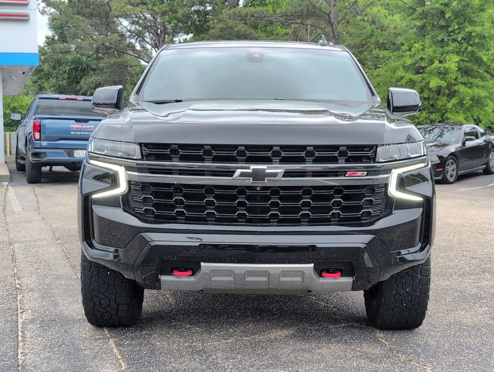 Used 2022 Black Chevrolet Z71 image 9