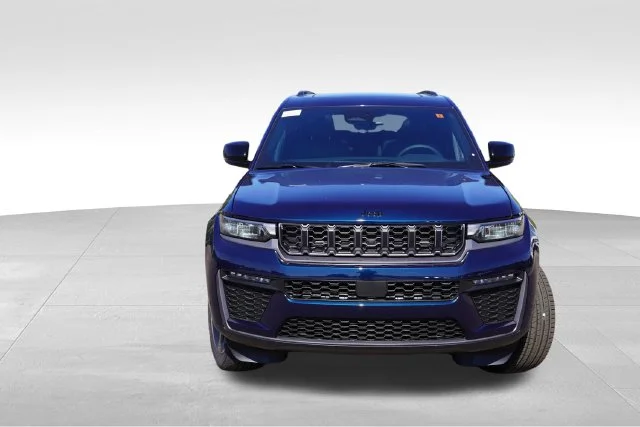 New 2027 Fathom Blue Pearl-Coat Paint Jeep Limited image 8
