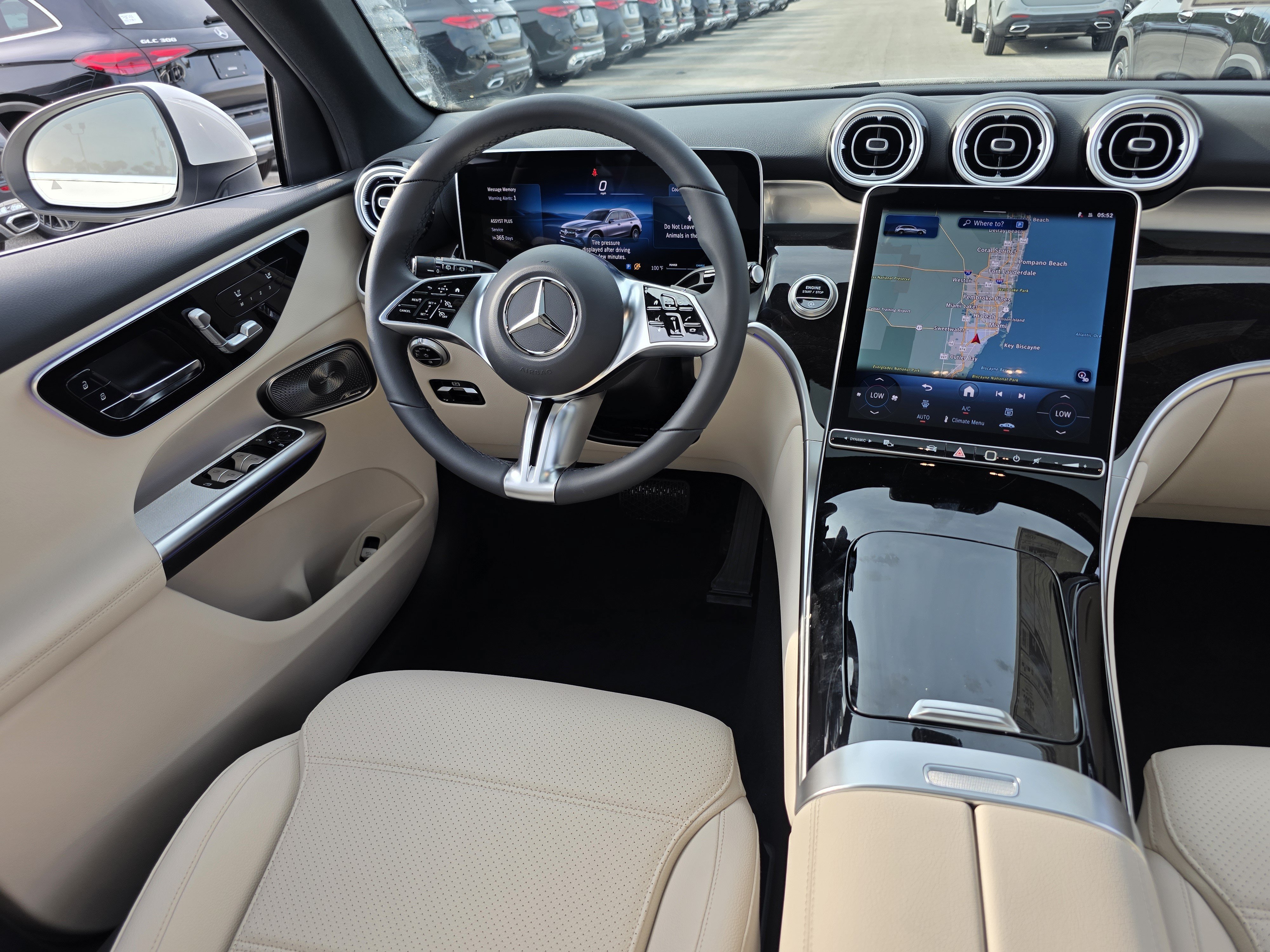 New 2026 Polar White Mercedes-Benz GLC 300 image 10