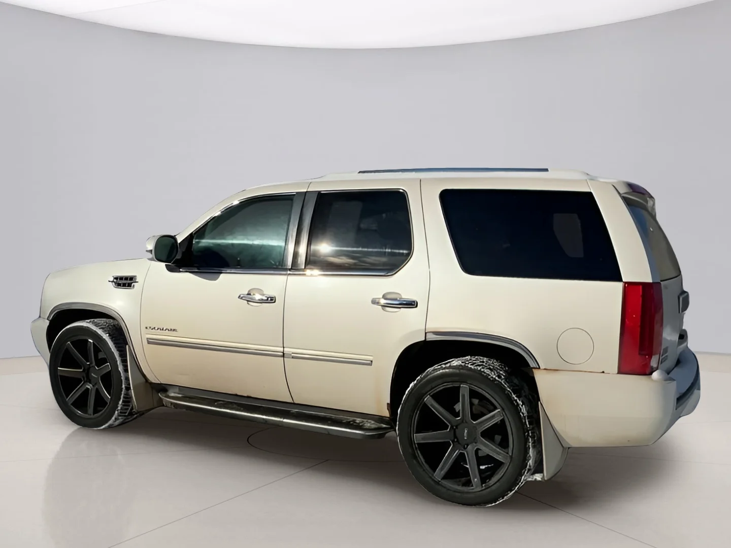 Used 2010 White Cadillac LUXURY image 6