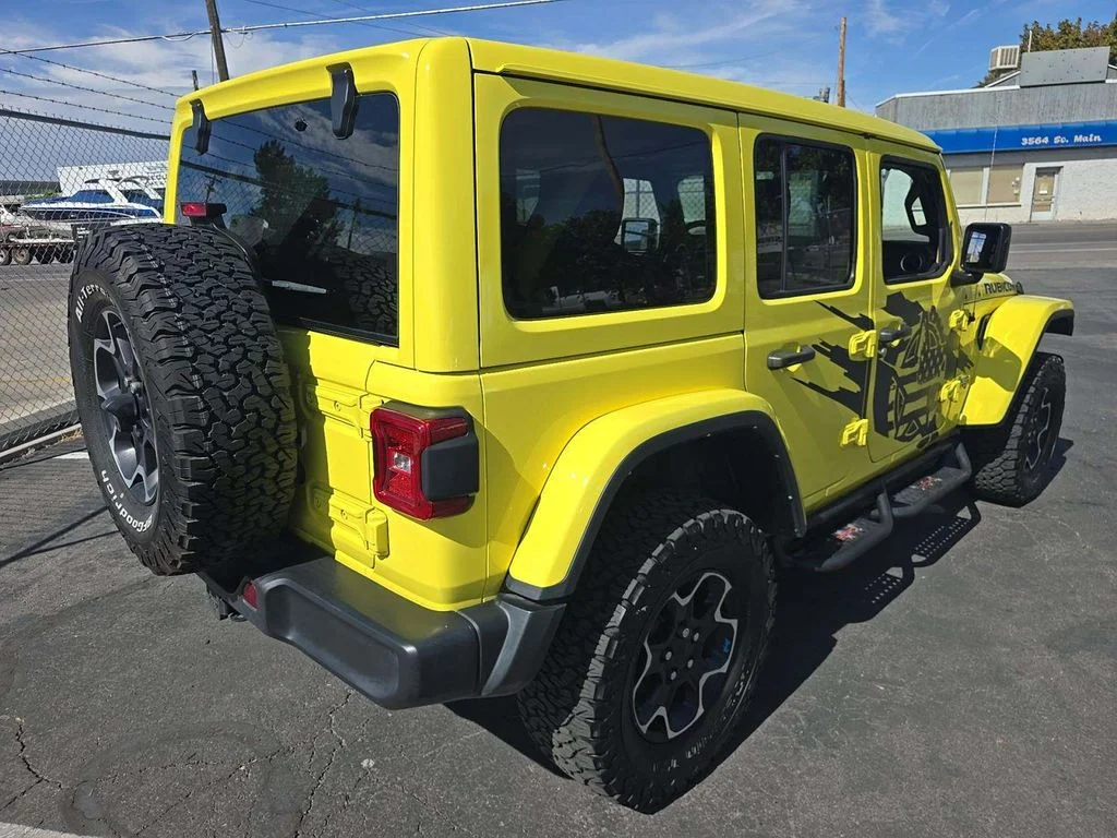 Used 2023  Jeep Rubicon 4xe image 2