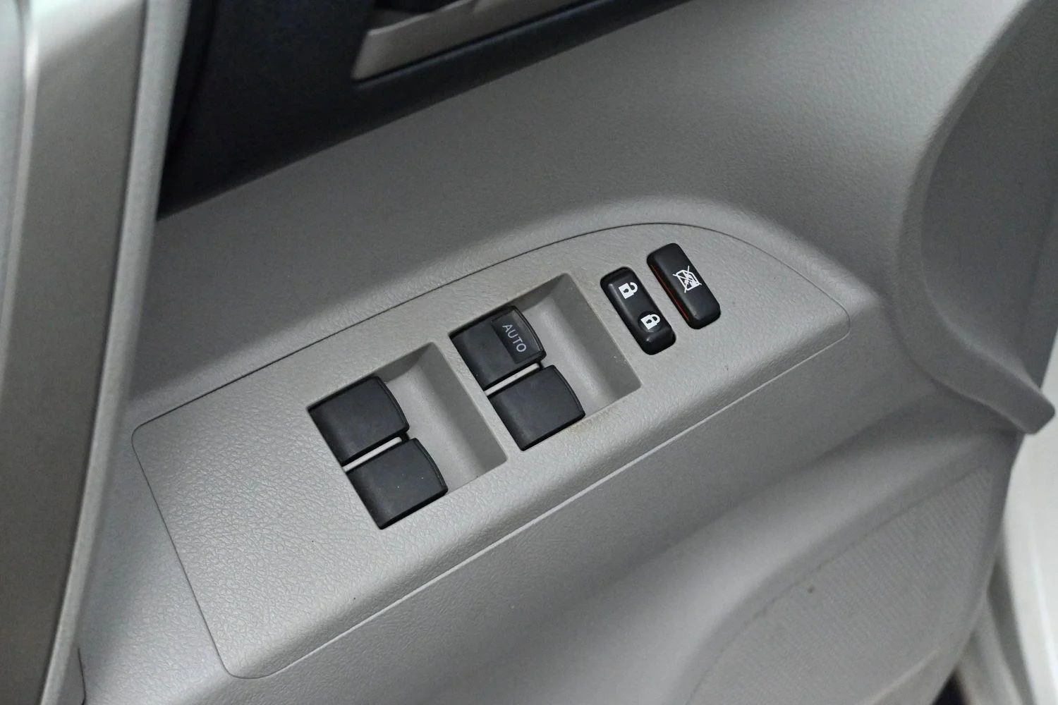 Used 2012 Blizzard Pearl Toyota SE image 10