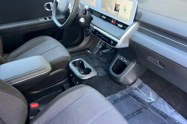 Used 2024 Green Hyundai SEL image 18