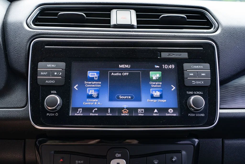 Used 2018 Blue Nissan SL image 16