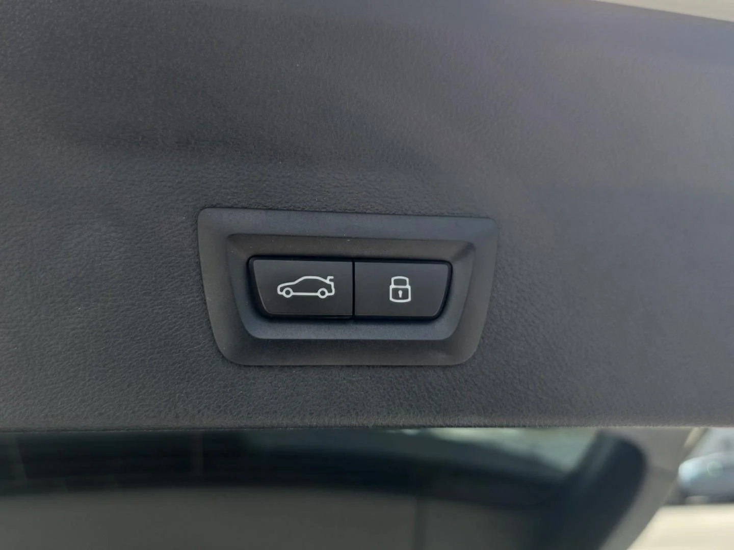 Used 2024 Mineral White Metallic BMW sDrive30i image 7