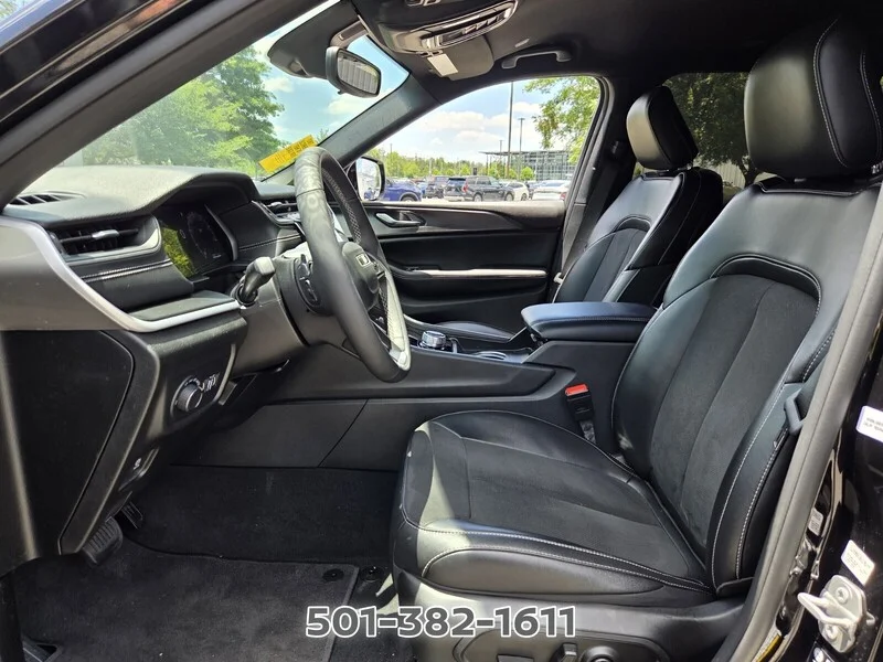 Used 2024 Diamond Black JEEP ALTITUDE 4X2 image 9