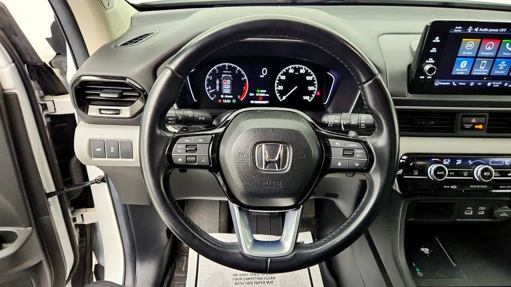 Used 2024 Platinum White Pearl Honda Touring AWD image 14