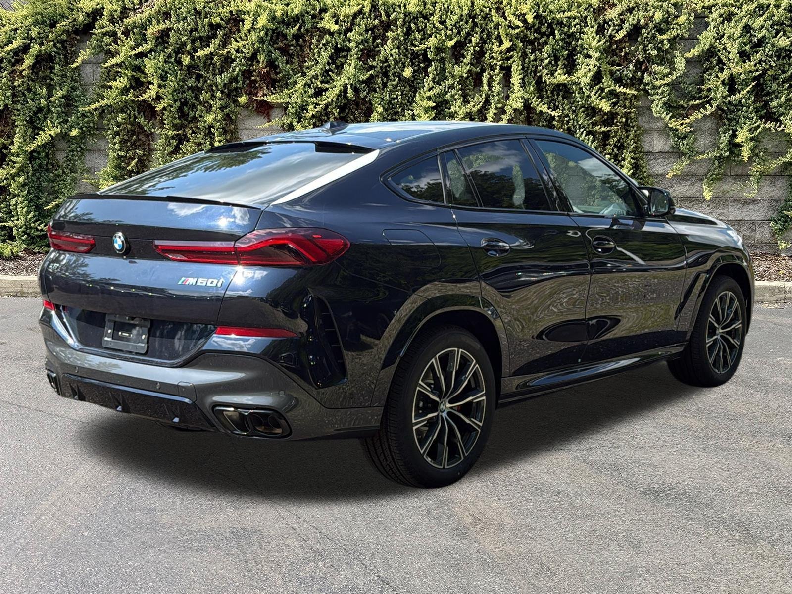 New 2027 Carbon Black Metallic BMW M60i image 4