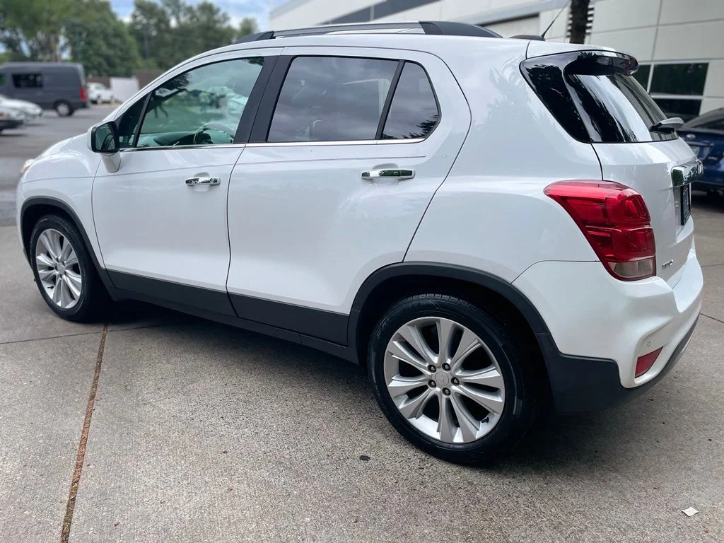 Used 2018 Summit White Chevrolet Premier image 5