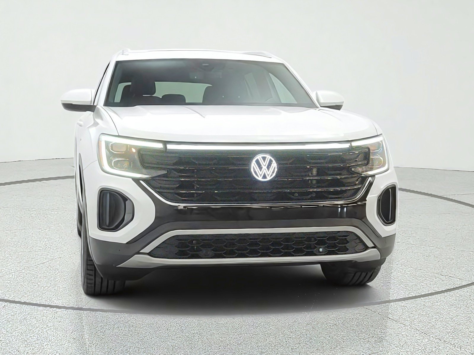 Used 2024 Pure White Volkswagen 2.0T SE w/Technology FWD image 2