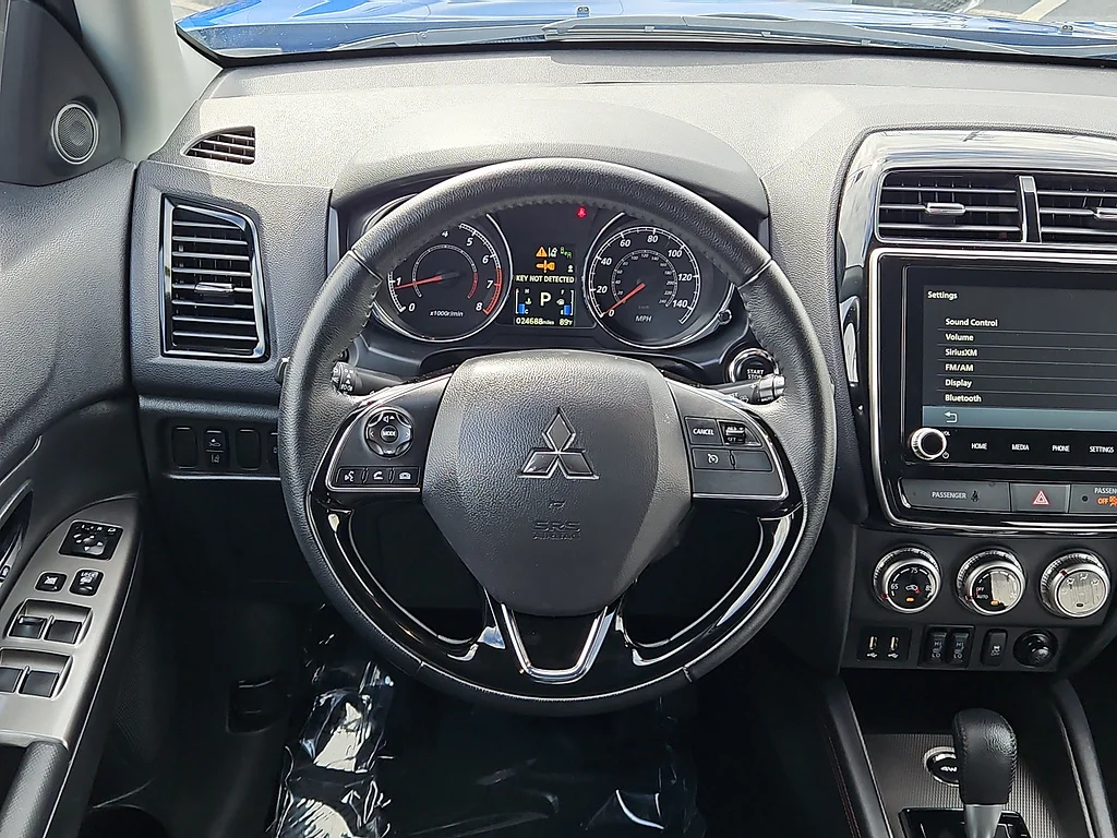 Used 2026 Octane Blue Metallic Mitsubishi SE image 11