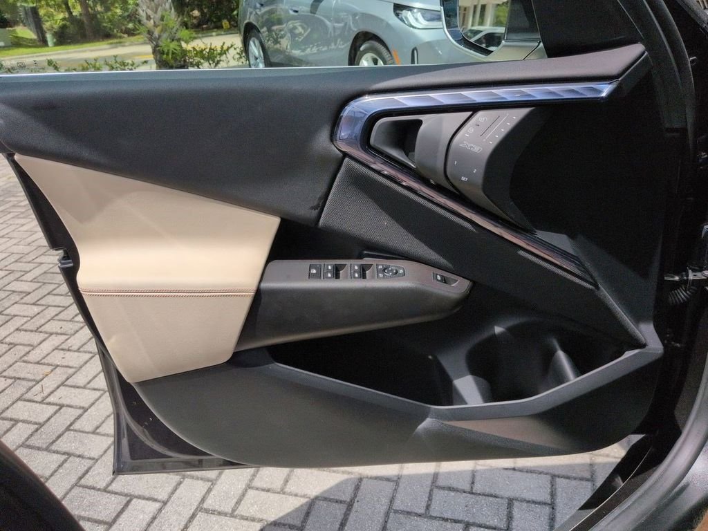 New 2025 Dark Graphite Metallic BMW 30 xDrive image 30