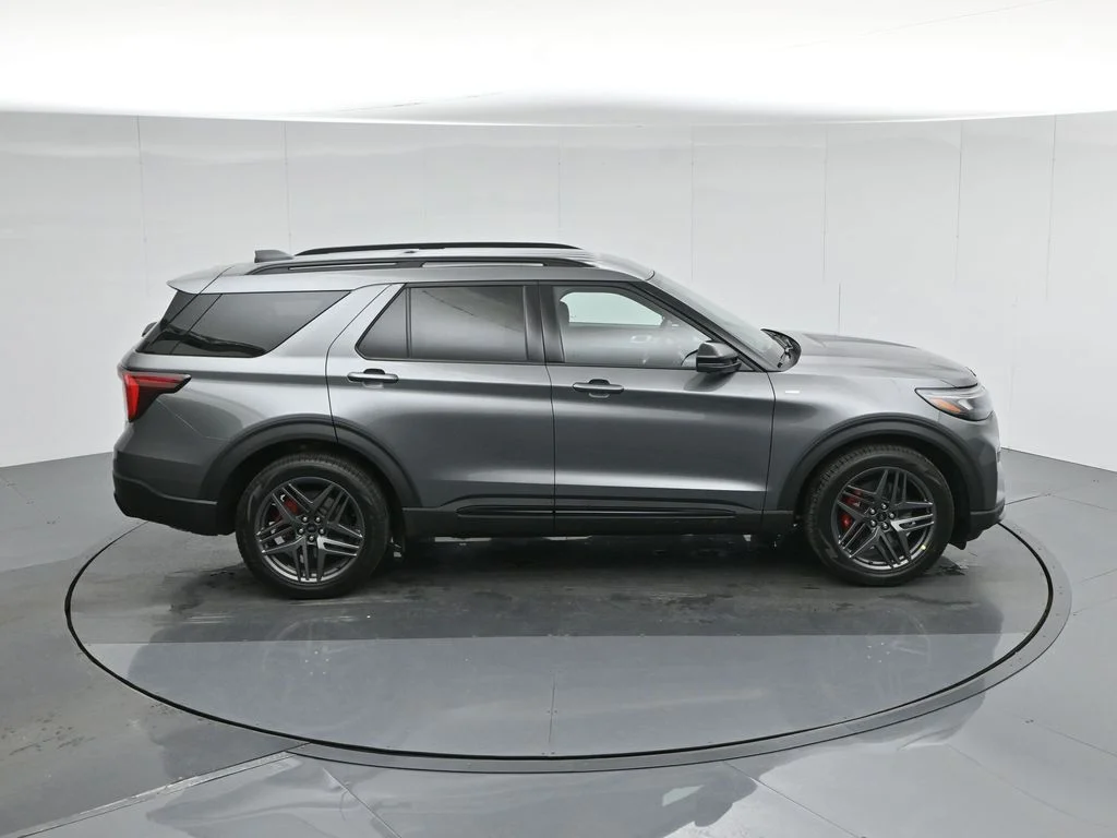 New 2026 Carbonized Gray Metallic Ford ST-Line image 44