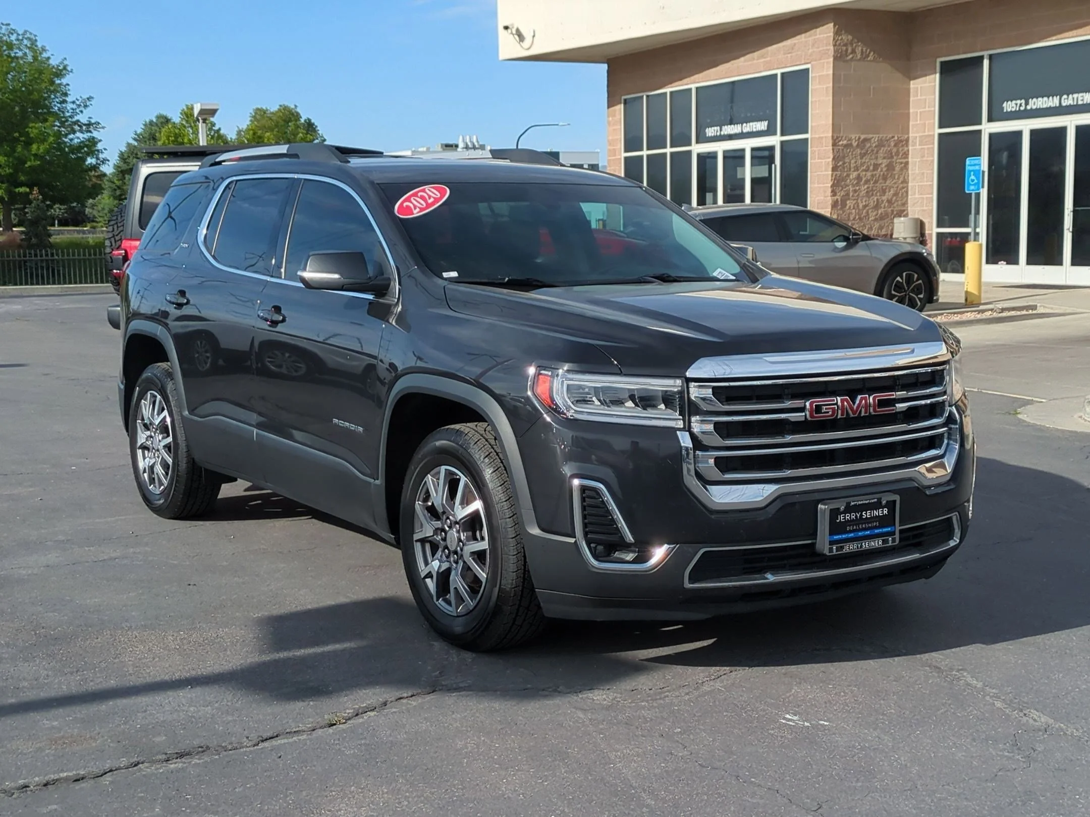 Used 2020 Carbon Black Metallic GMC SLT image 8